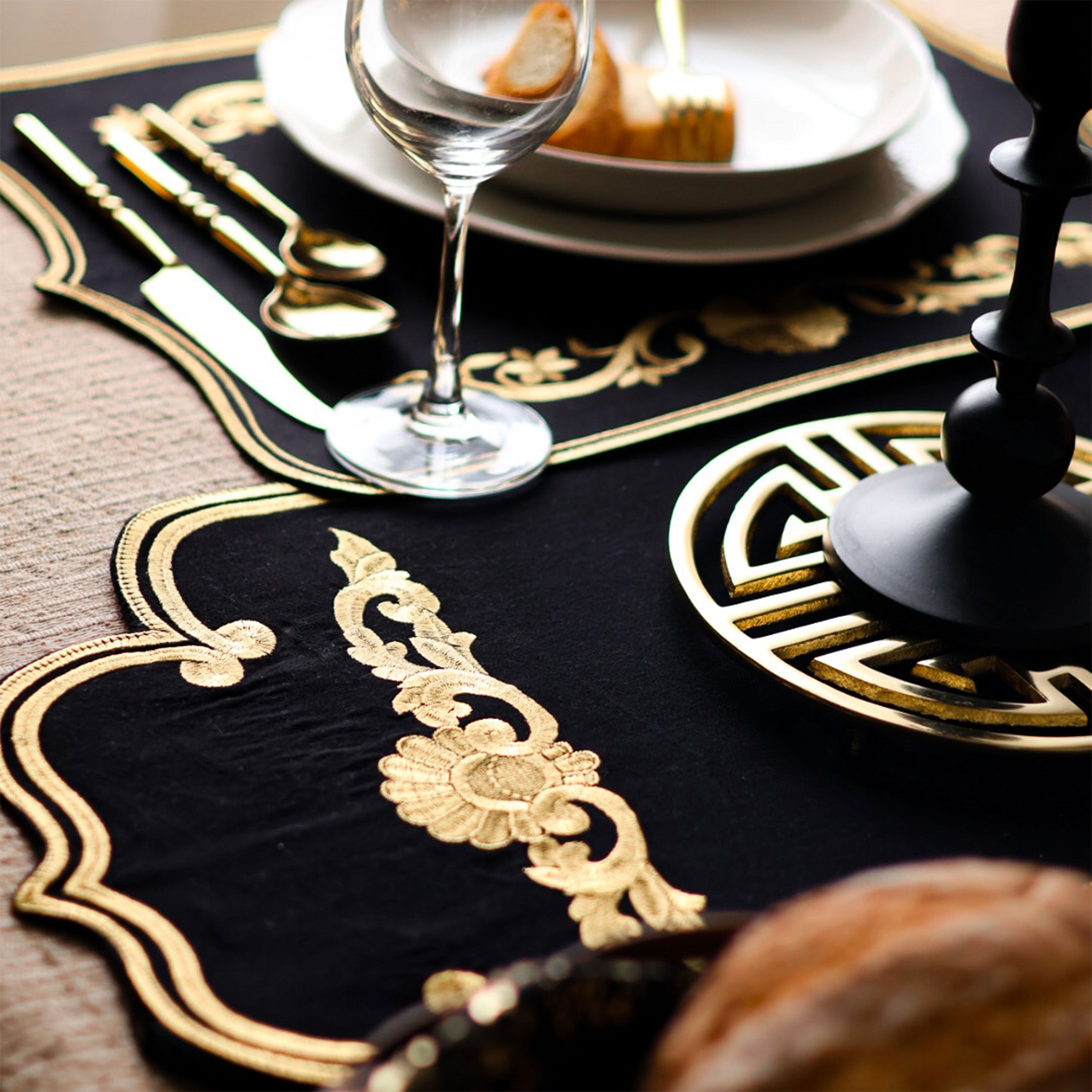 Placemats & Runners in Black- Cotton, 33 cm x 48 cm