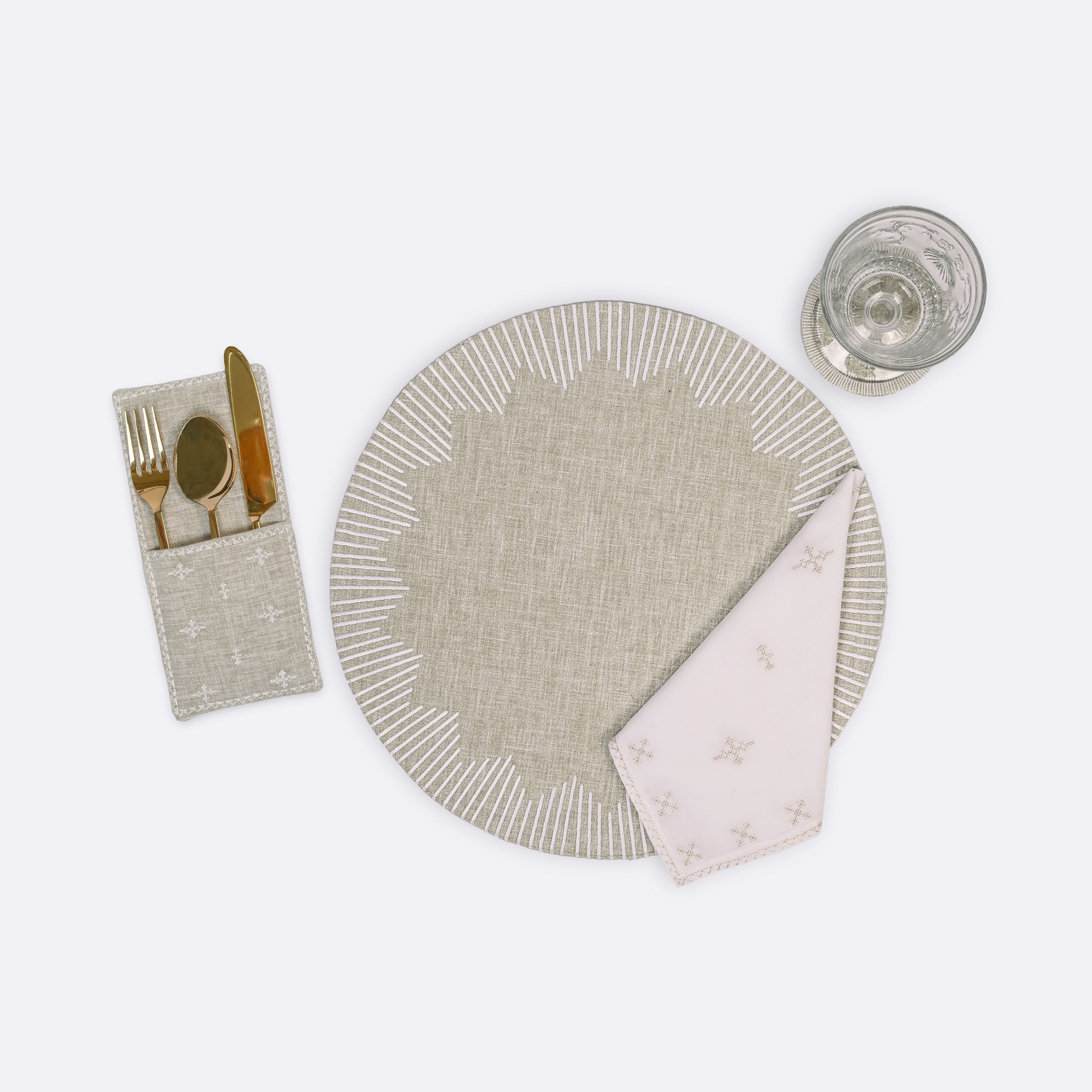 Wellness & Travel in Beige- Polyester, 45 cm x 45 cm