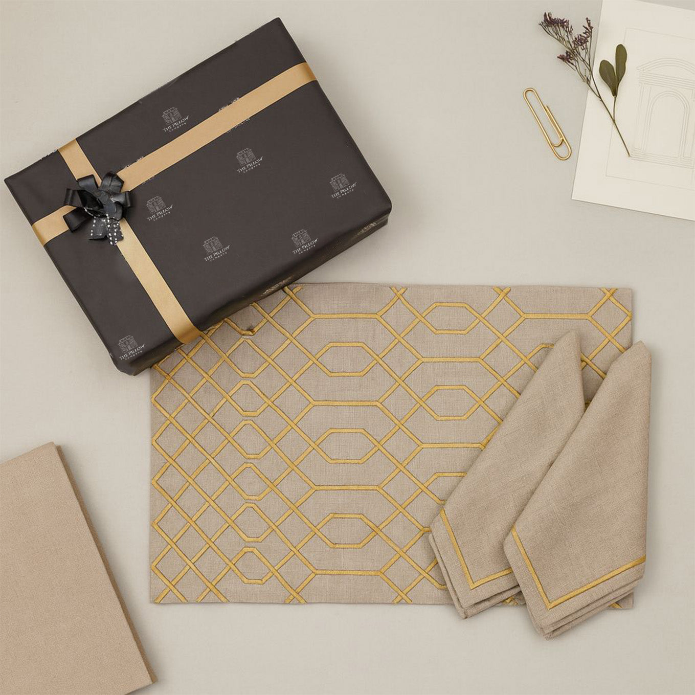 Napkins & Napkin Rings in Gold- Alloy, Standard Size